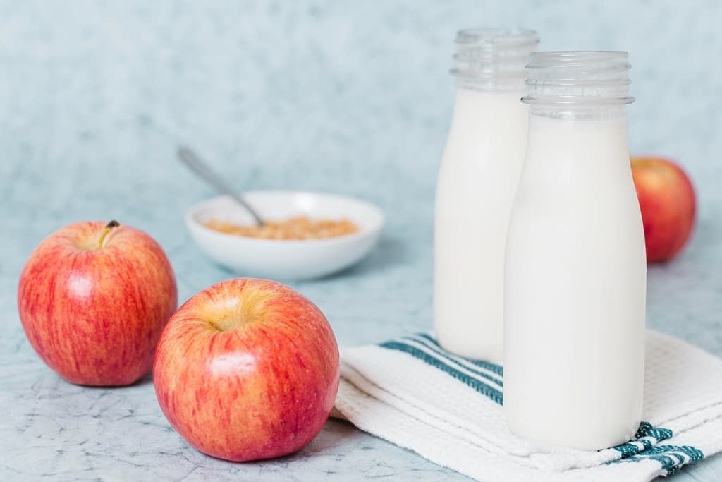 Is consuming Milk and Apple a good combination for health?