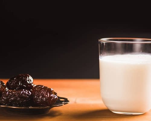 7 Health Benefits of Drinking Milk with Dates